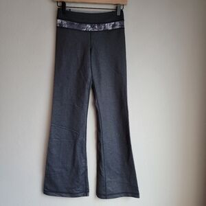 Lululemon Groove Flare Pant in Black Denim size 2 NWT